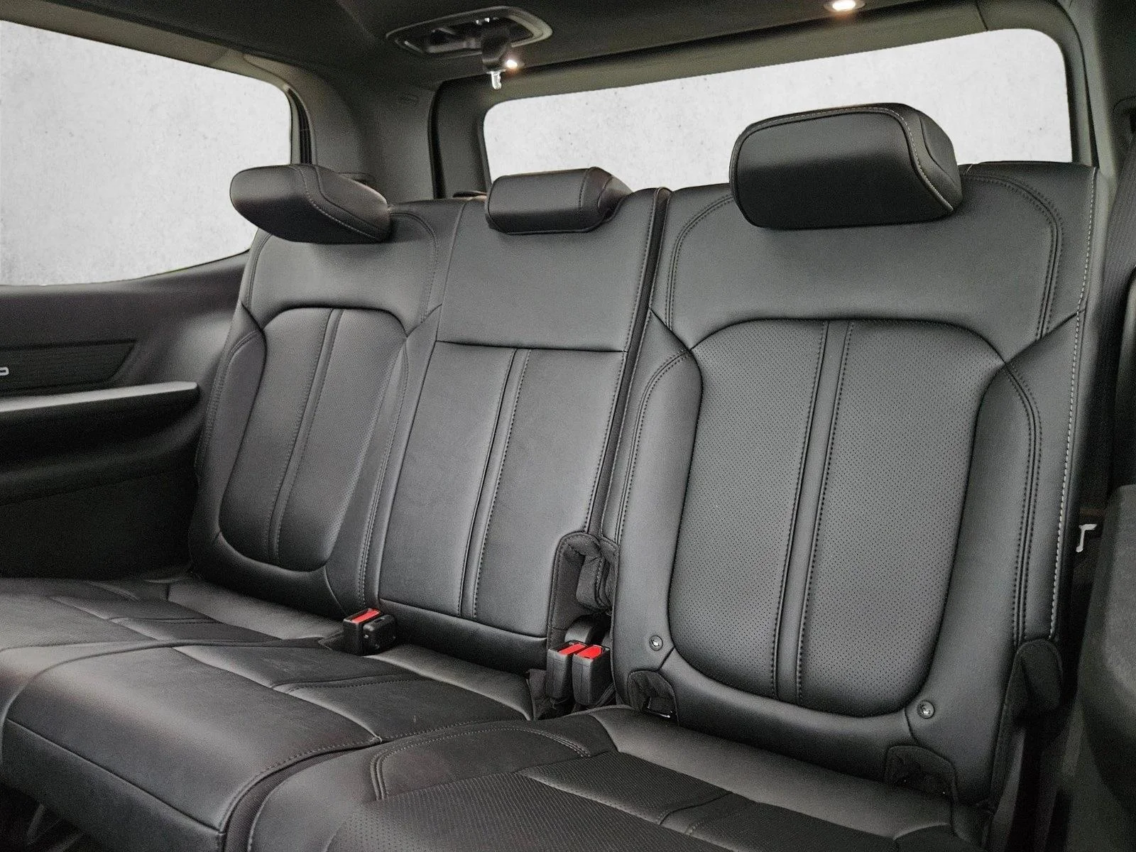 New 2026 High Gloss Black Exterior Paint Jeep Limited Reserve image 17