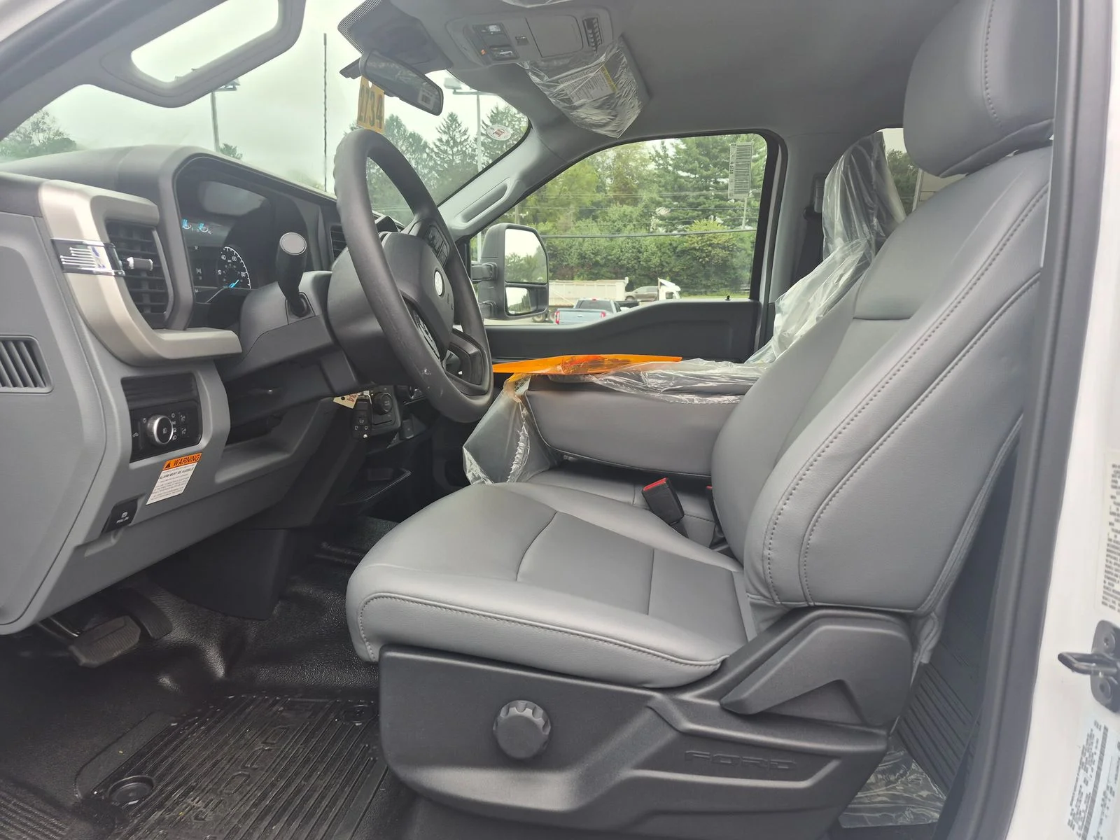 New 2027 Oxford White Ford XL SERVICE BODY image 14