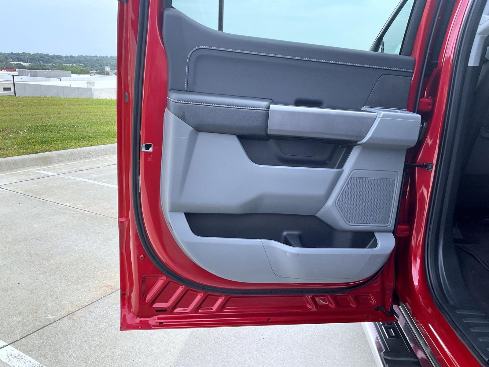Used 2025 Red Ford XLT image 18