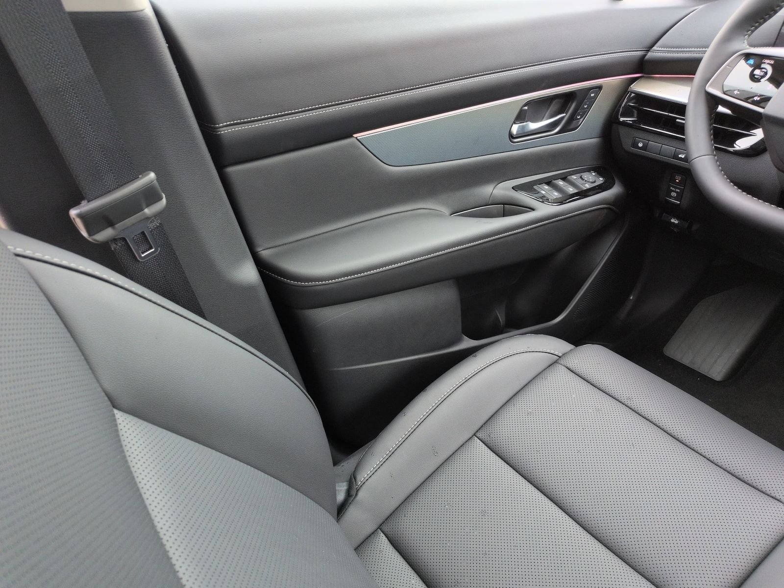 New 2026 Champagne Silver Metallic Nissan SL image 25