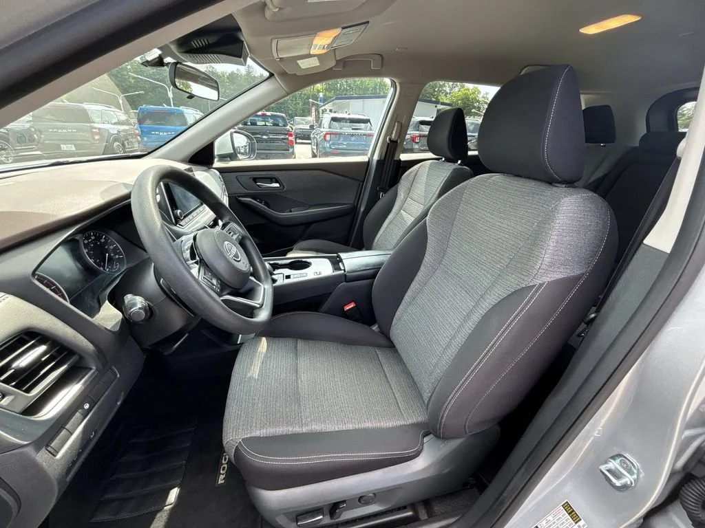 Used 2023 Silver Nissan SV image 13
