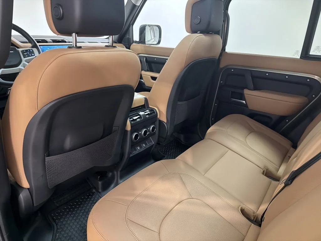 Used 2025 Pangea Green Metallic Land Rover S image 21