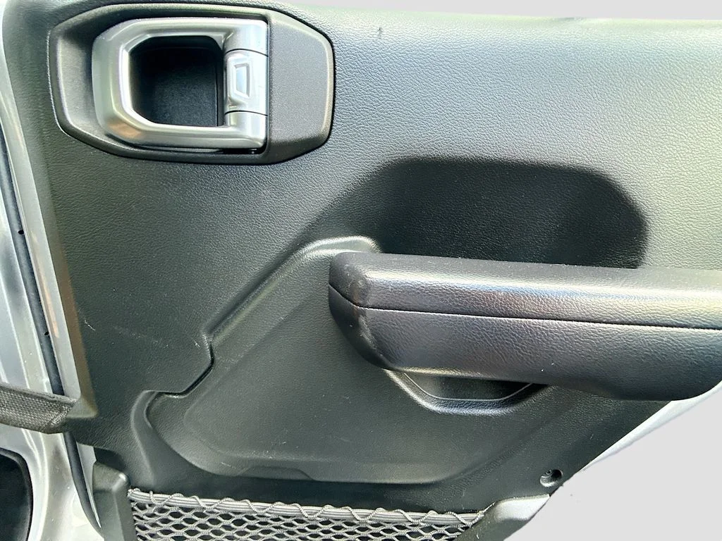 Used 2018 Silver Jeep Unlimited Sport S image 28