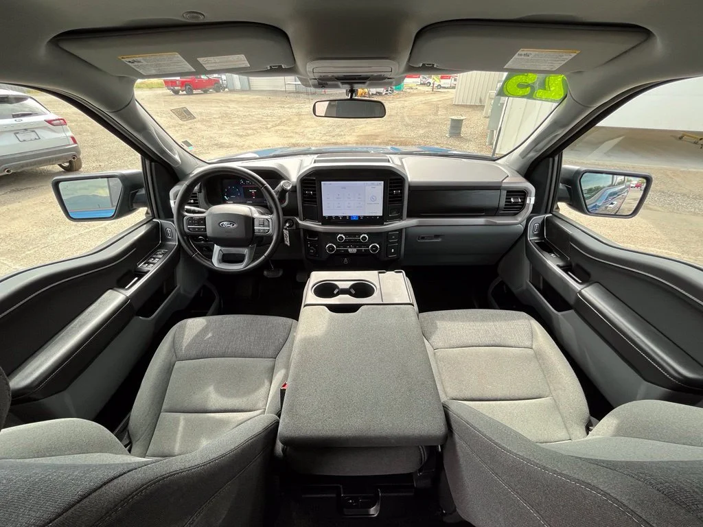 Used 2025 Blue Ford XLT image 13