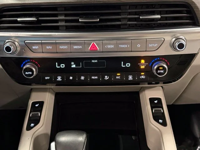 Used 2022 Black Kia EX image 25