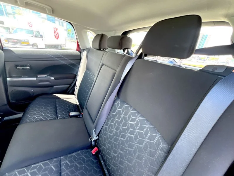 Used 2022 Red Diamond Mitsubishi SE image 16