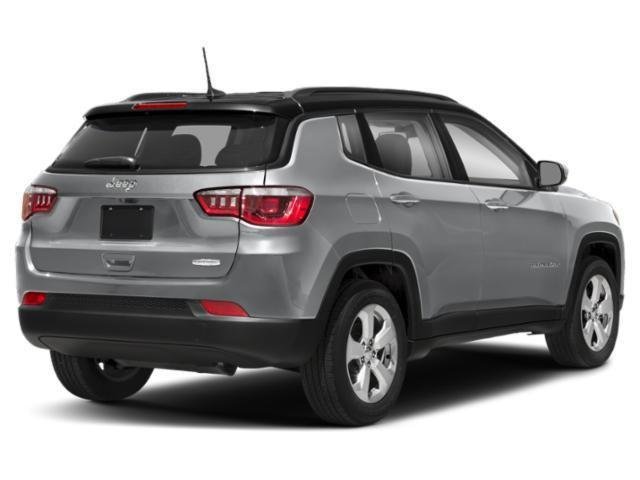 Used 2018 Billet Silver Metallic Clearcoat Jeep Latitude image 3