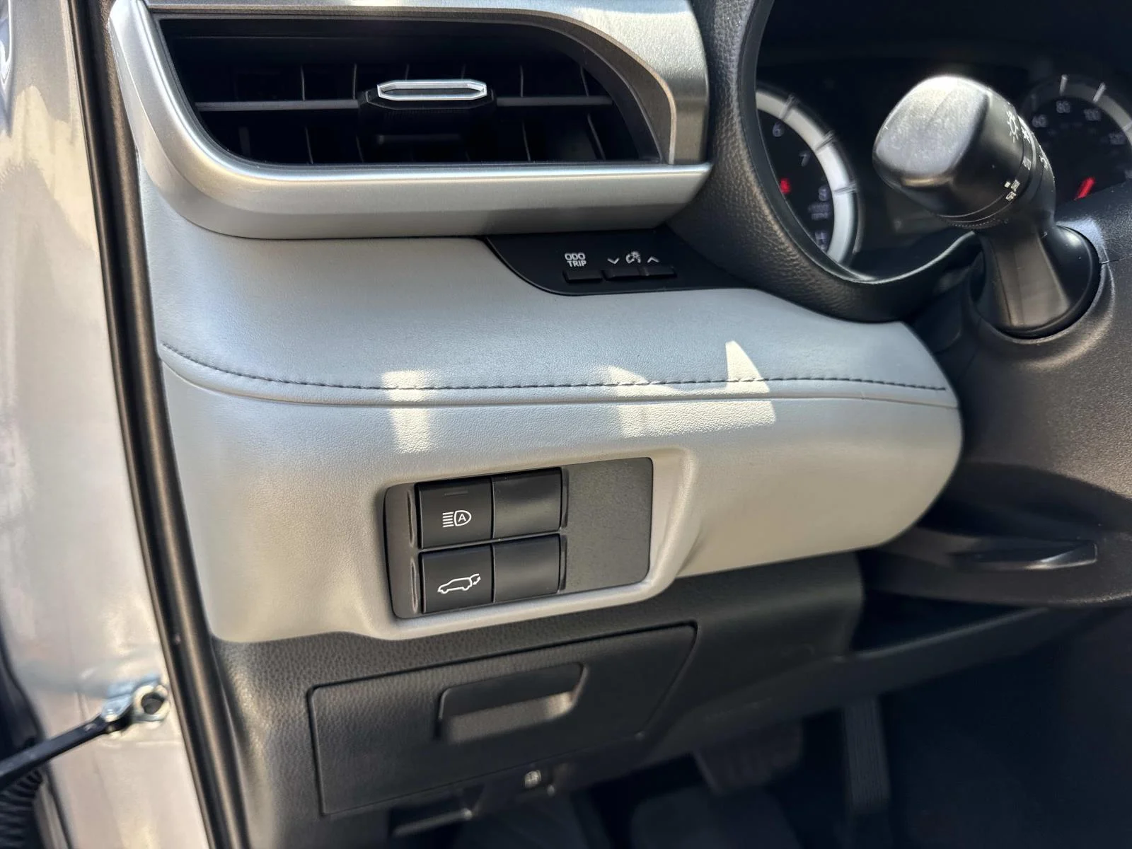 Used 2021 Moon Dust Toyota L image 20