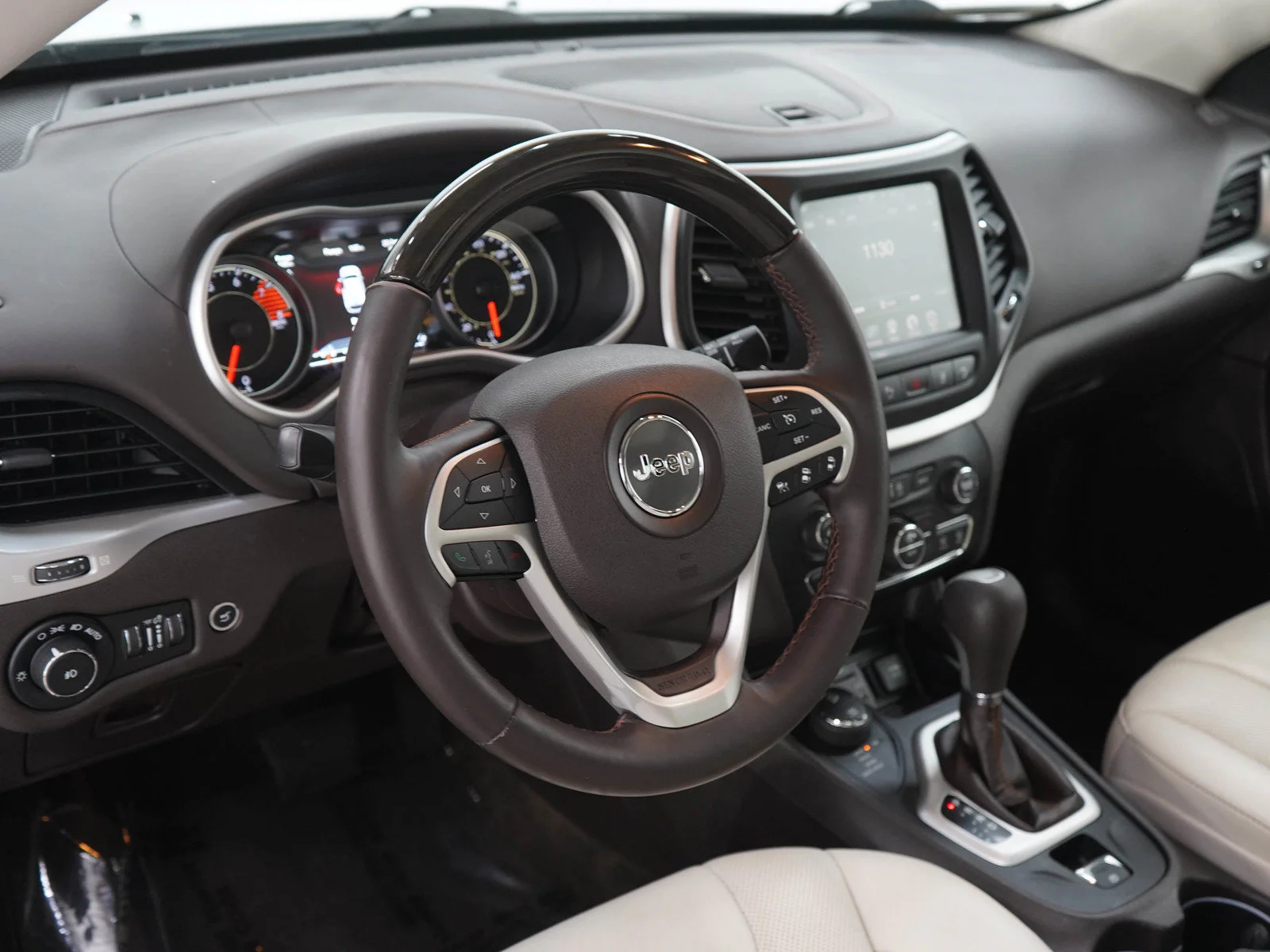 Used 2016 Bright White Clearcoat Jeep Overland image 21