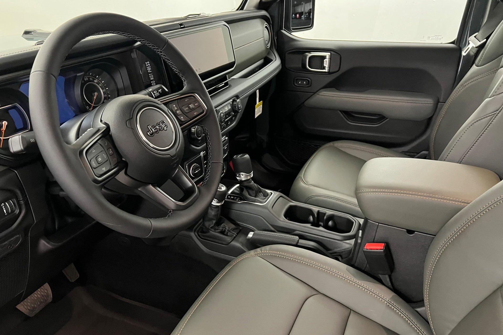 New 2025 Anvil Clearcoat Jeep Mojave X image 16