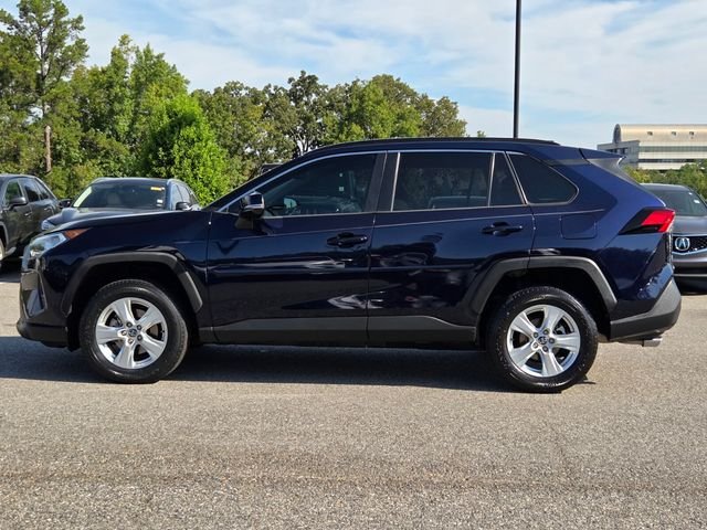 Used 2020  Toyota XLE image 2