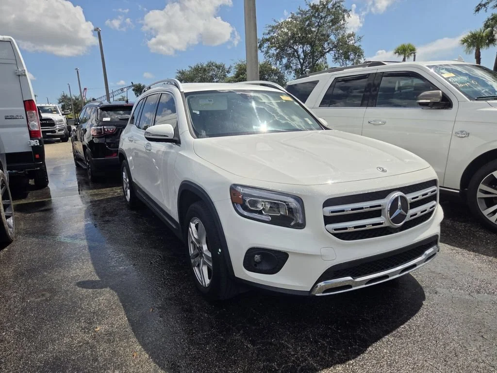 Used 2020 Digital White Metallic Mercedes-Benz GLB 250 image 2