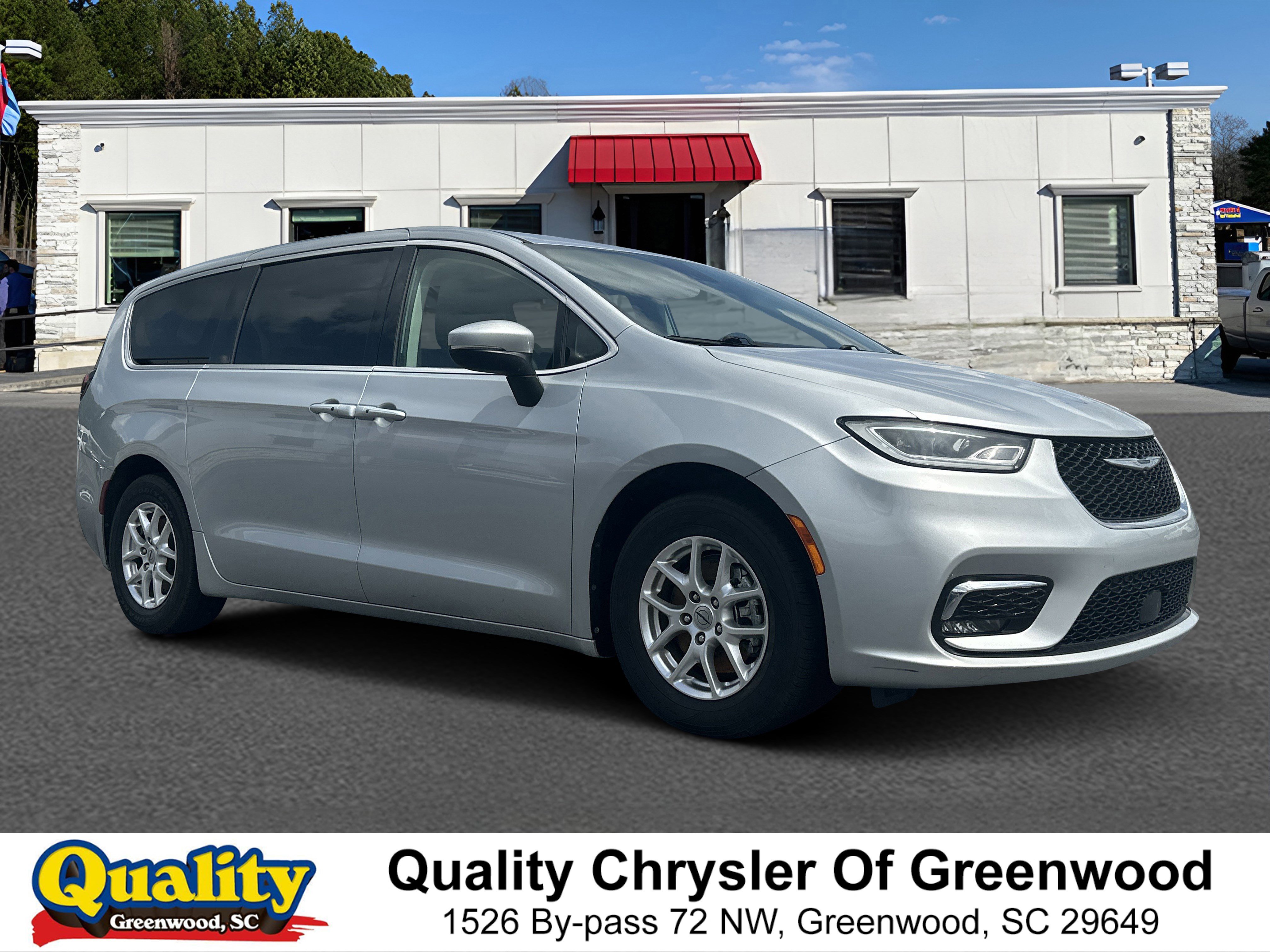 2023 Chrysler Pacifica Touring L's photo