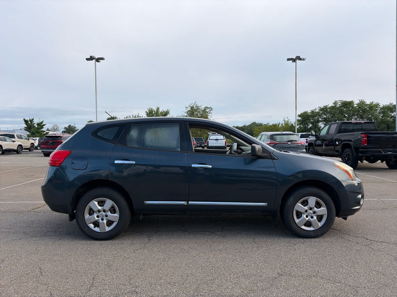 Used 2014 Blue Nissan S image 3