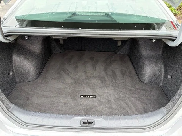 Used 2025 Silver Nissan 2.5 SV image 14