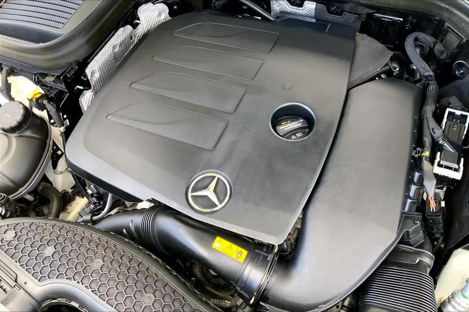Certified Used 2022 Polar White Mercedes-Benz GLC 300 image 33