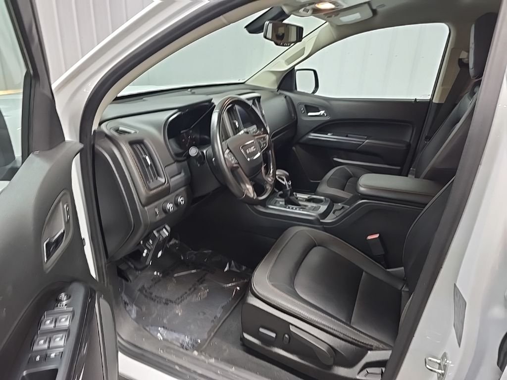 Used 2022 Summit White GMC AT4 w/Leather image 28