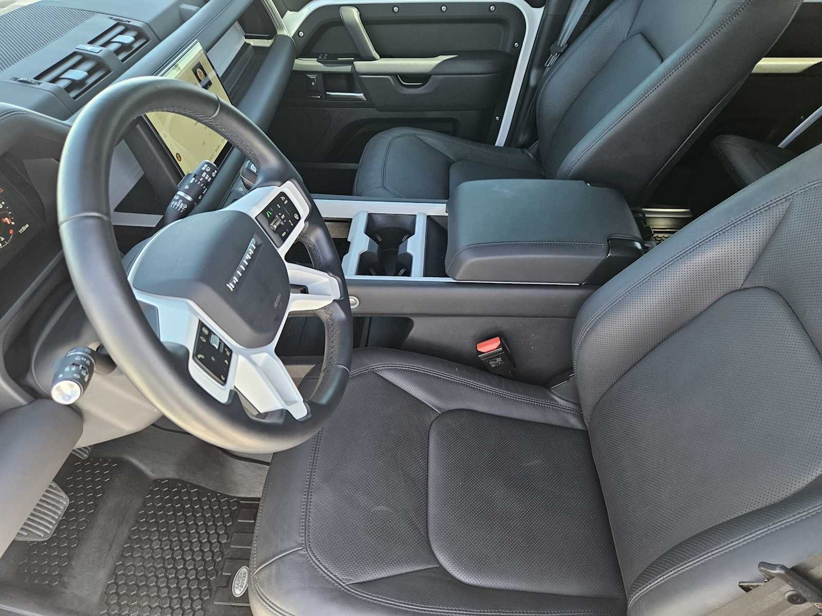 Certified Used 2025 Fuji White Land Rover S image 12