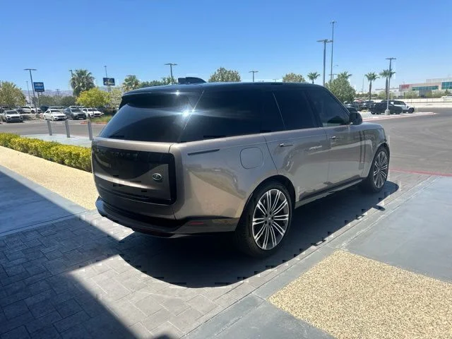 Used 2023 Brown Land Rover SE image 5