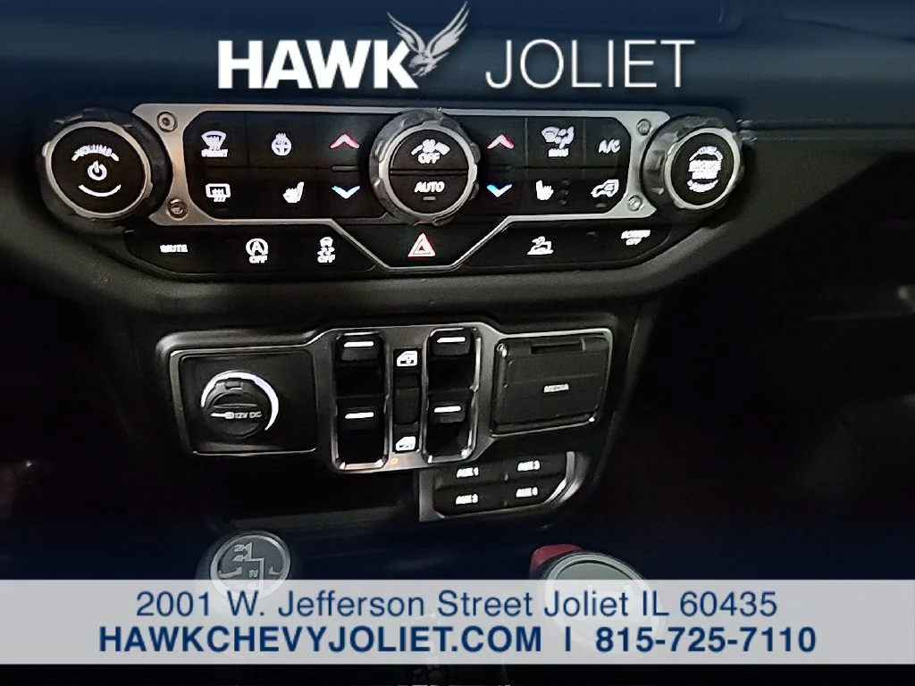 Used 2024 White Jeep Sahara image 17