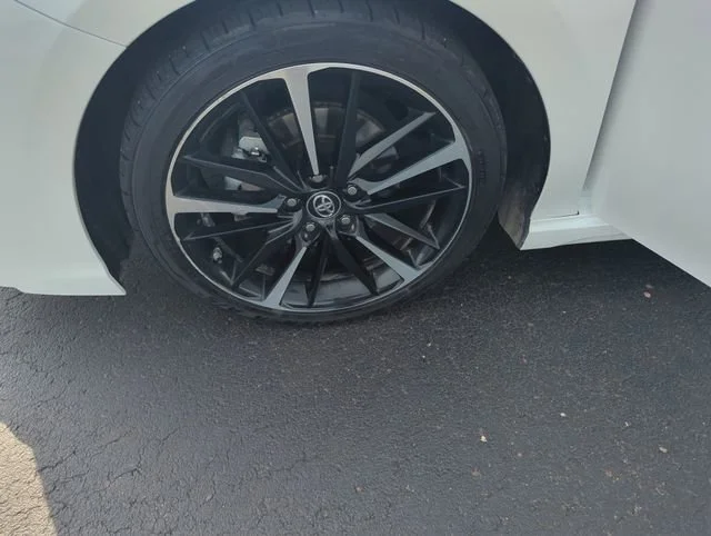Used 2019 Off-white Toyota XSE V6 image 32