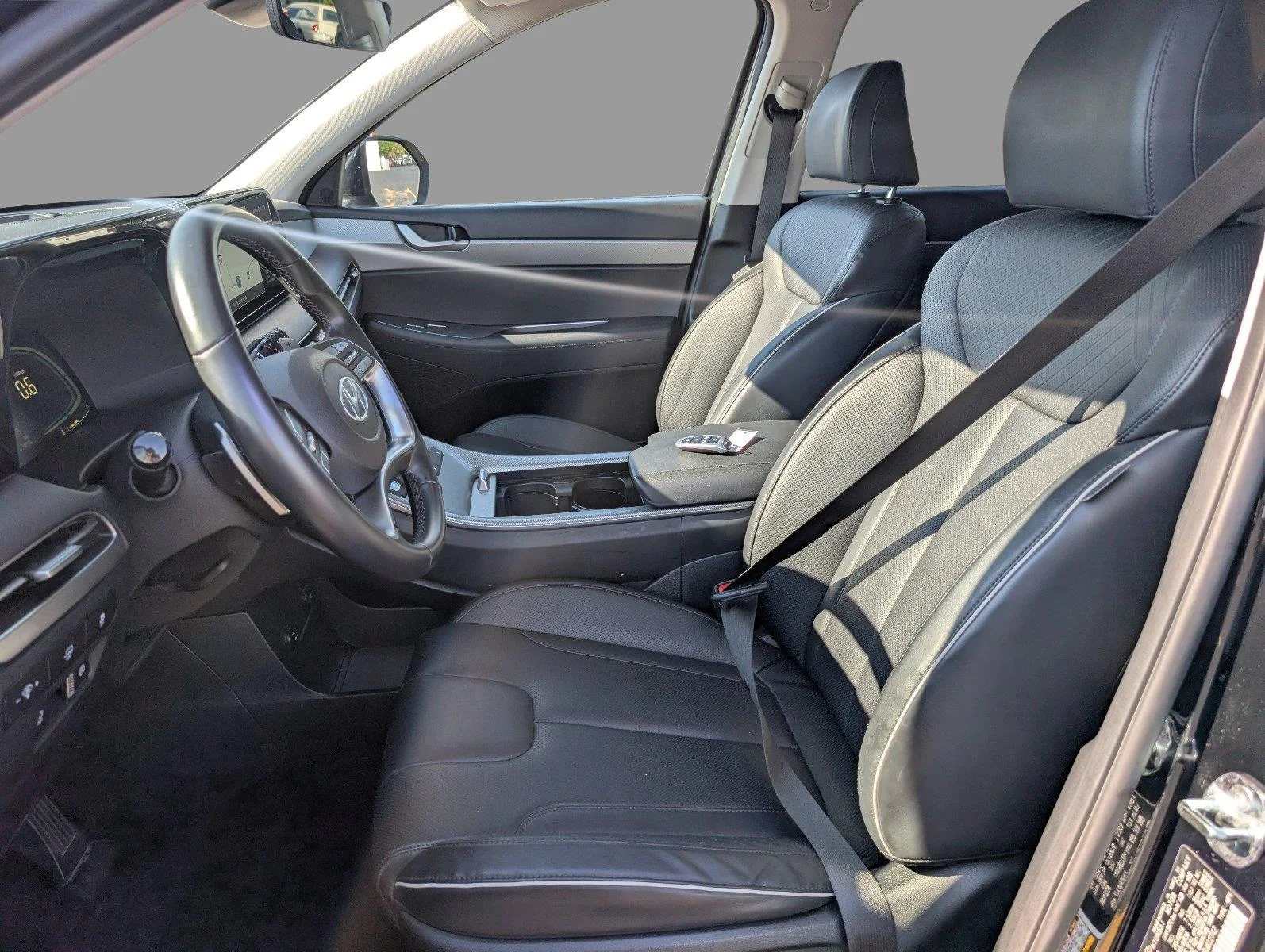 Used 2025 Abyss Black Pearl Hyundai SEL image 17