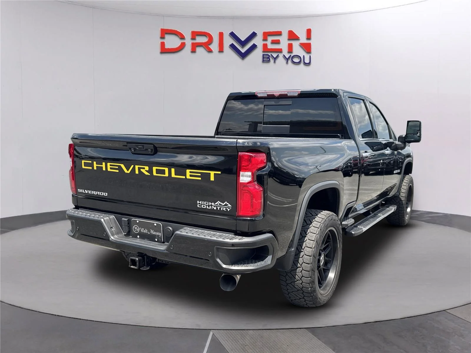 Used 2022 Black Chevrolet High Country image 4
