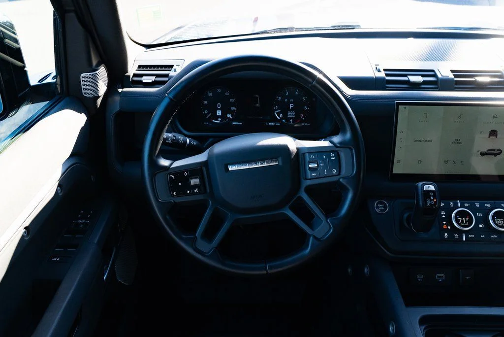 Used 2023  Land Rover X-Dynamic SE image 11