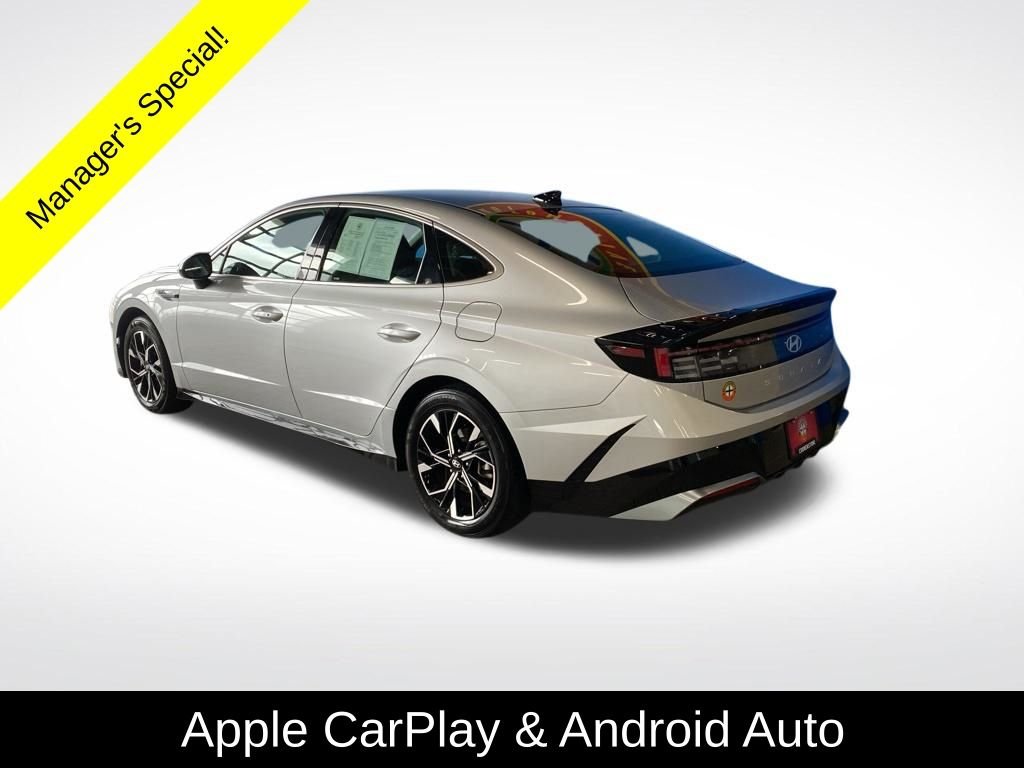 Used 2025 Silver Hyundai SEL image 19