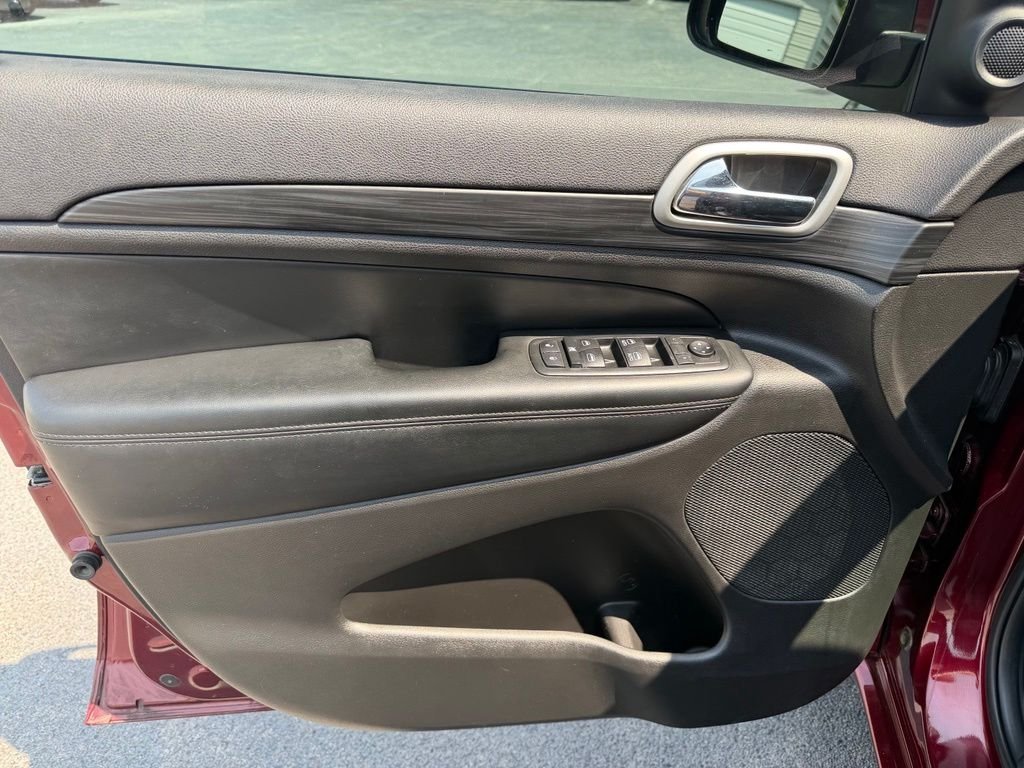 Used 2020 Red Jeep Altitude image 10