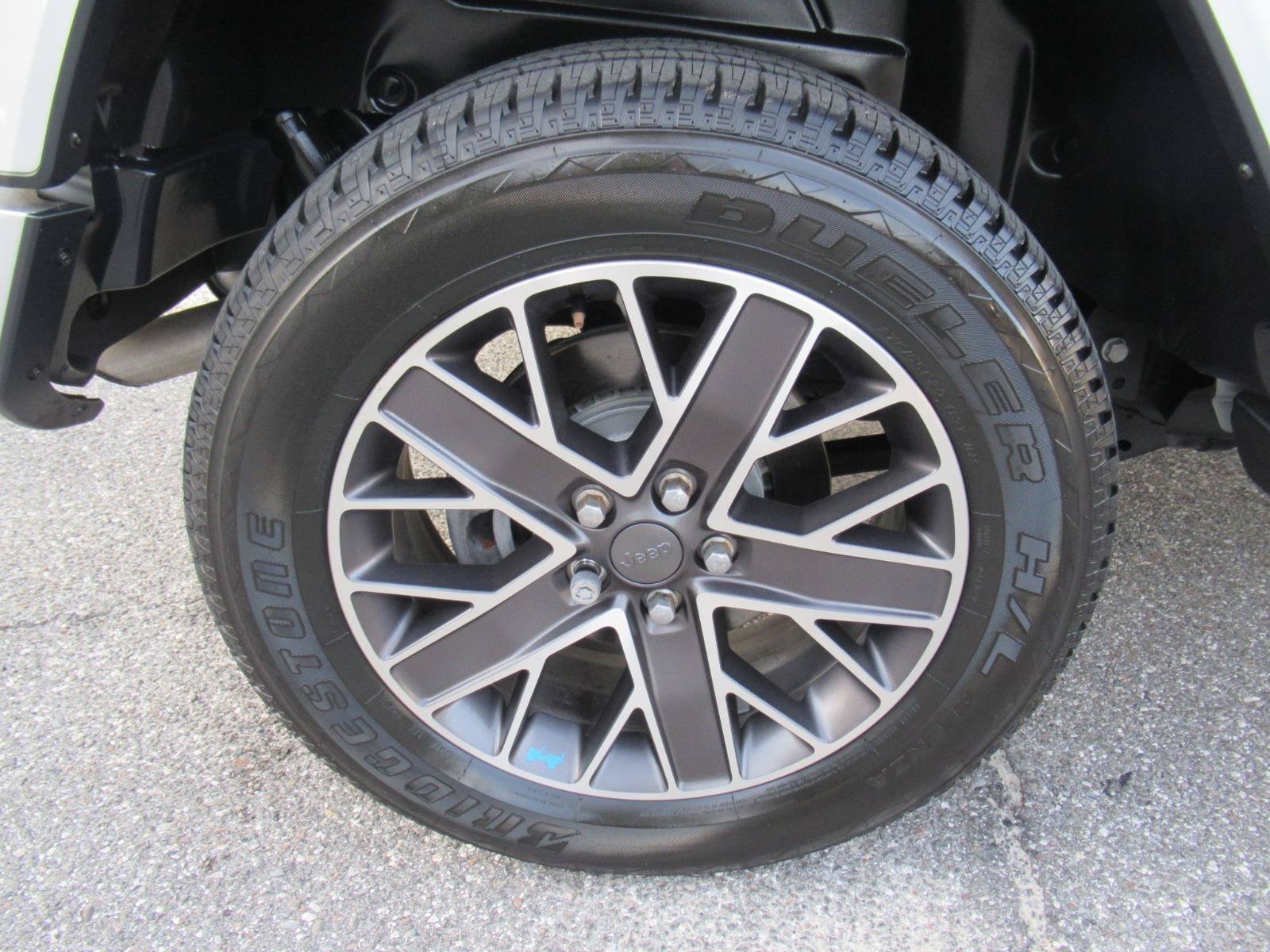 Used 2023 Silver Jeep High Altitude 4xe image 8