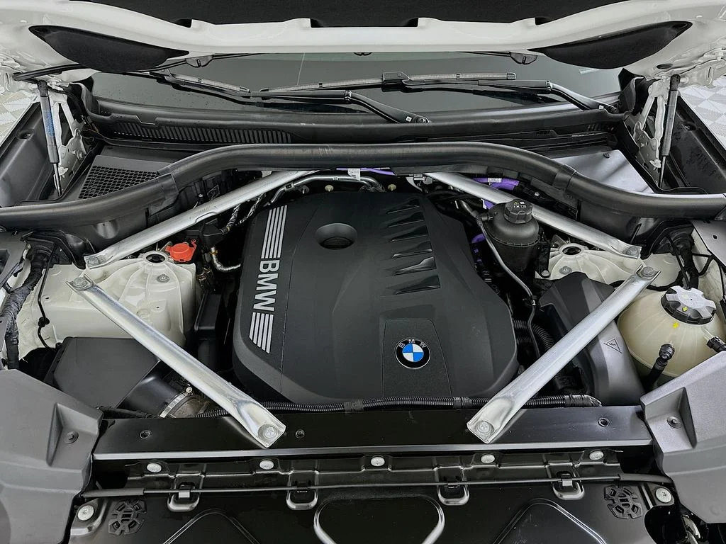Certified Used 2024 Alpine White BMW xDrive40i image 29