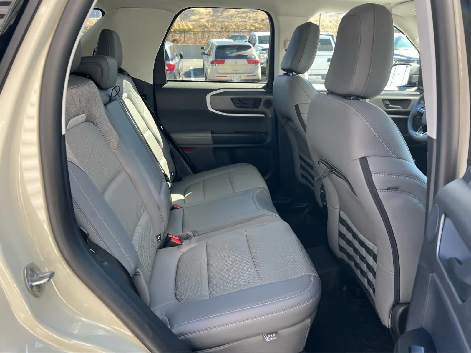 Used 2025 Desert Sand Ford Badlands image 26