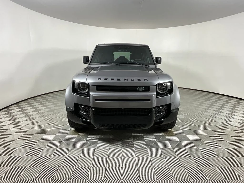 Used 2024 Gray Land Rover X-Dynamic SE image 8
