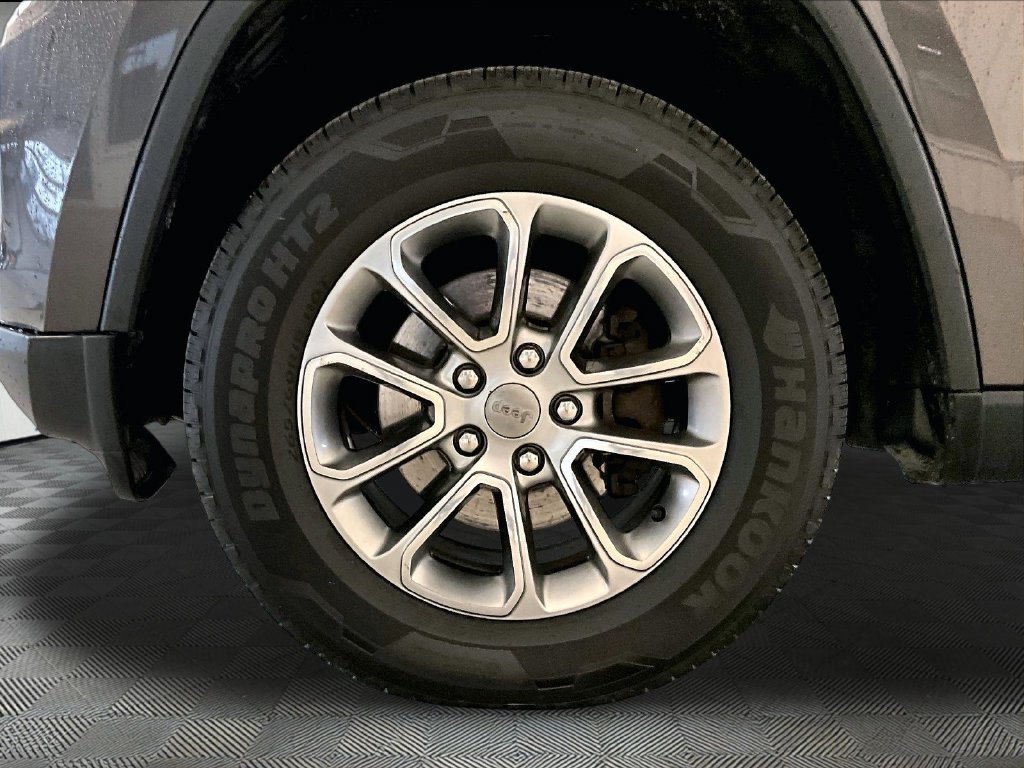 Used 2015 Granite Crystal Metallic Clearcoat Jeep Limited image 7