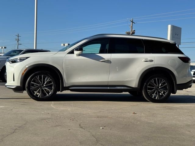New 2026 RADIANT WHITE INFINITI Luxe FWD image 4