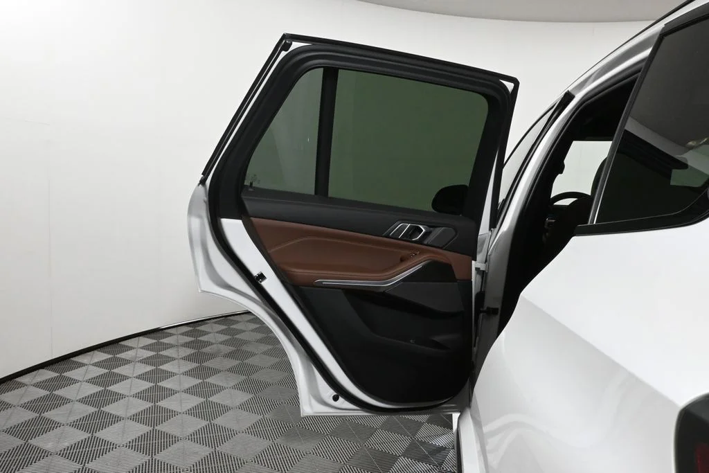 Used 2026 White BMW xDrive50e image 33