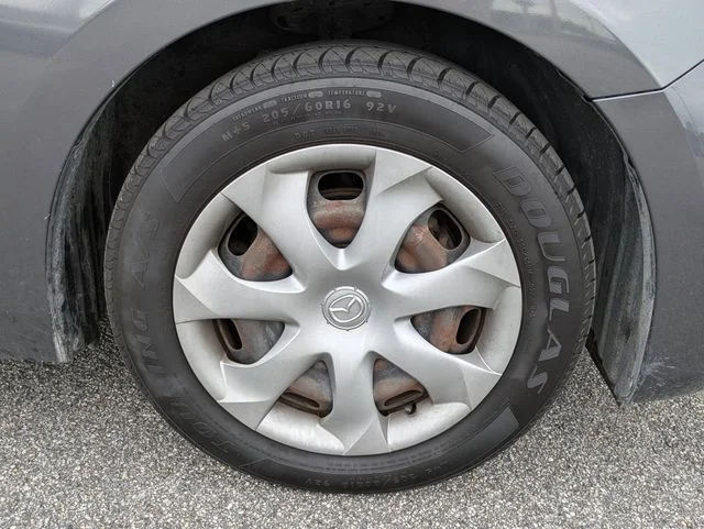 Used 2014 Gray Mazda i SV image 9