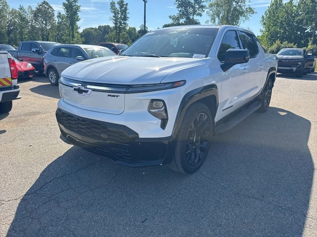 2025 Chevrolet Silverado EV RST Max Range's photo