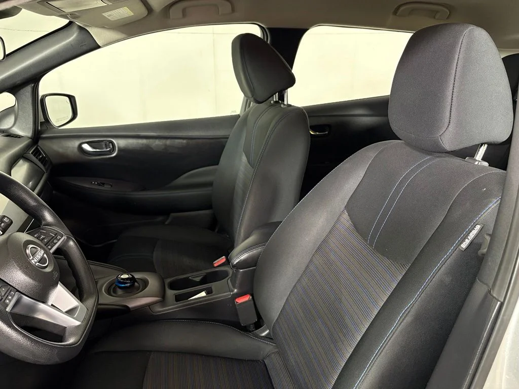 Used 2025 Silver Nissan S image 18