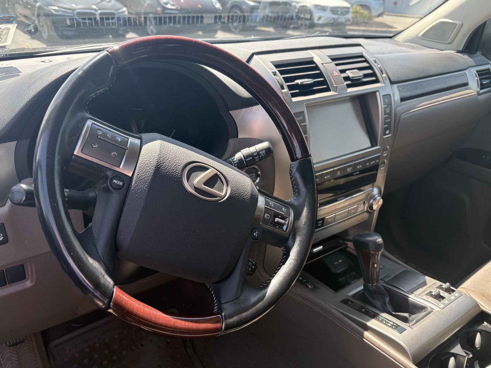 Used 2018  Lexus GX 460 image 8