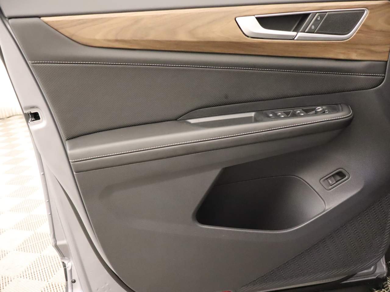 2026 Volkswagen Atlas SE w/Tech - Photo 16