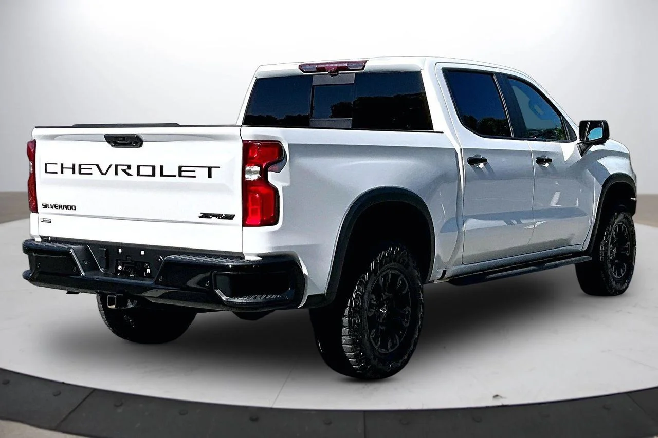 Used 2022 White Chevrolet ZR2 image 9