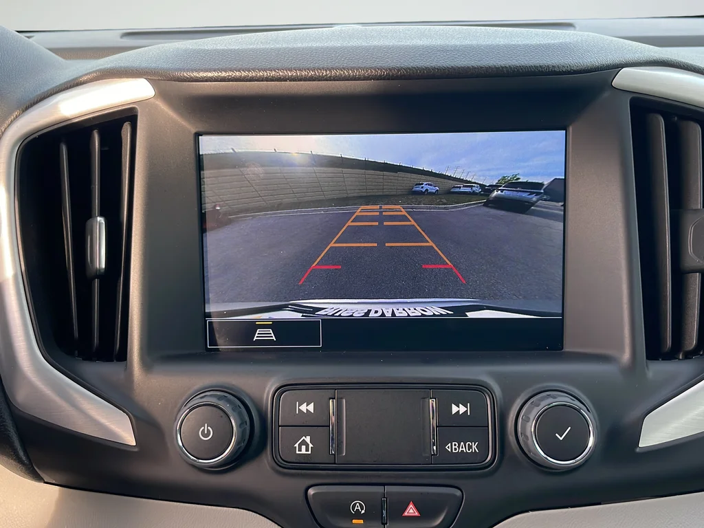 Used 2022 Silver GMC SLT image 26