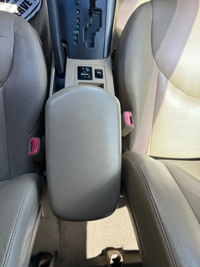 Used 2009  Toyota Limited image 18