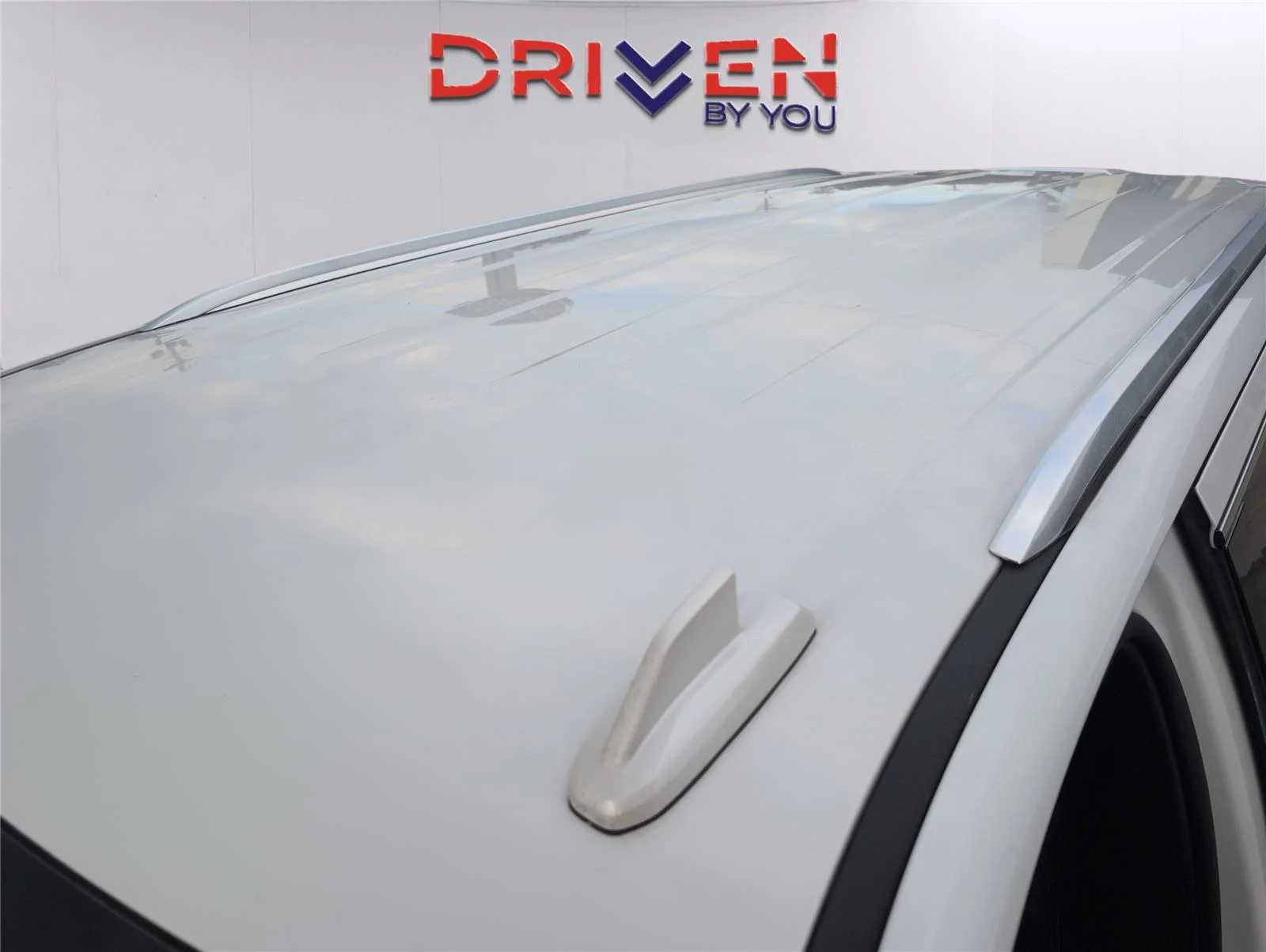 Used 2022 White Frost Tricoat GMC Denali image 41