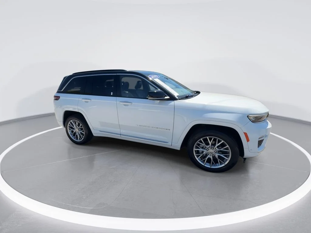 Used 2025 White/off-white Jeep Summit image 9
