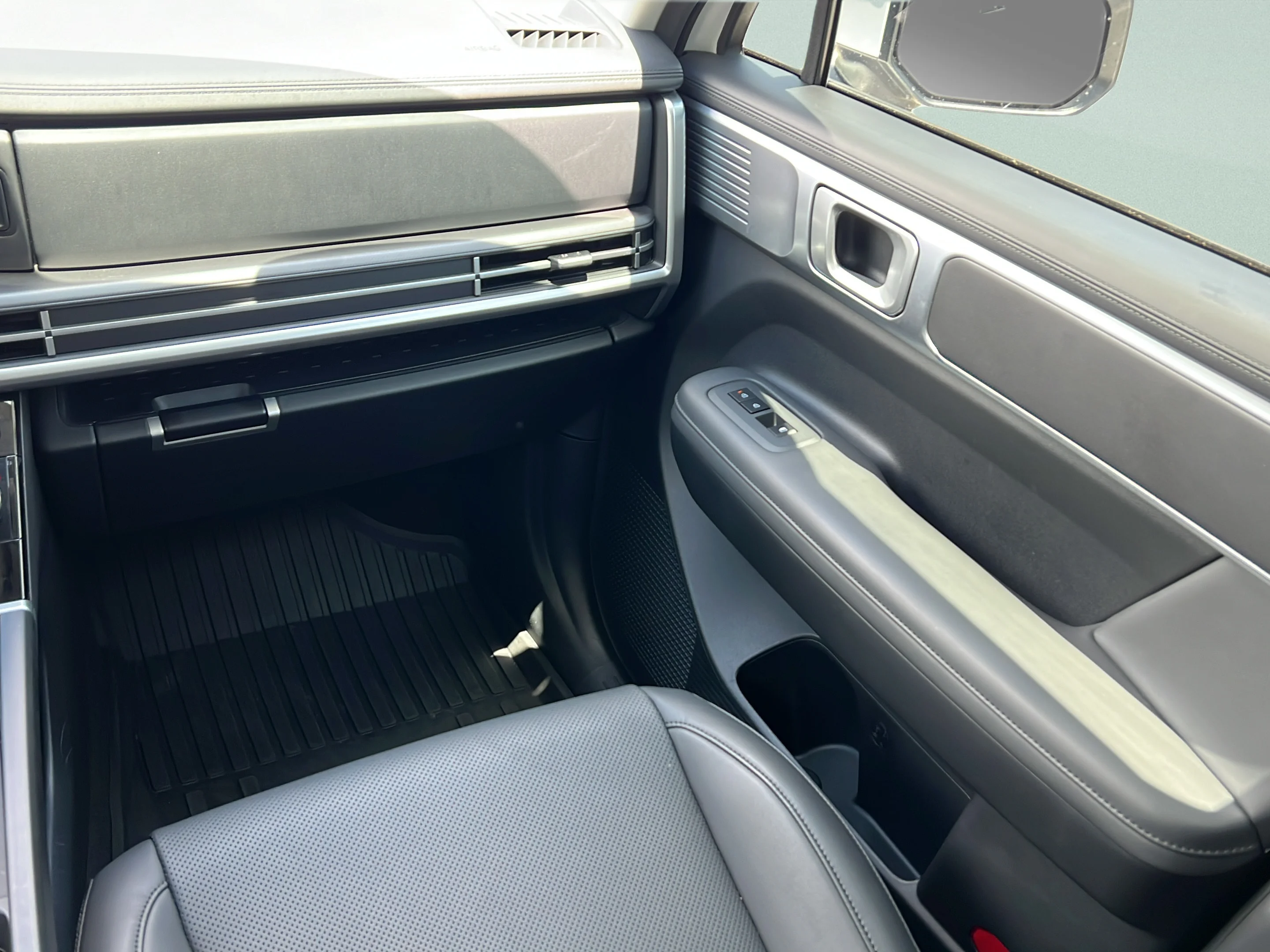 Used 2025 Serenity White Hyundai SEL image 13