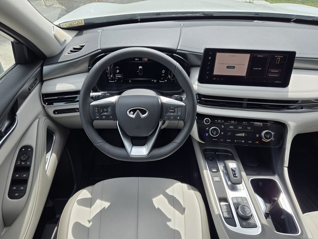 New 2027 RADIANT WHITE INFINITI Luxe FWD image 17
