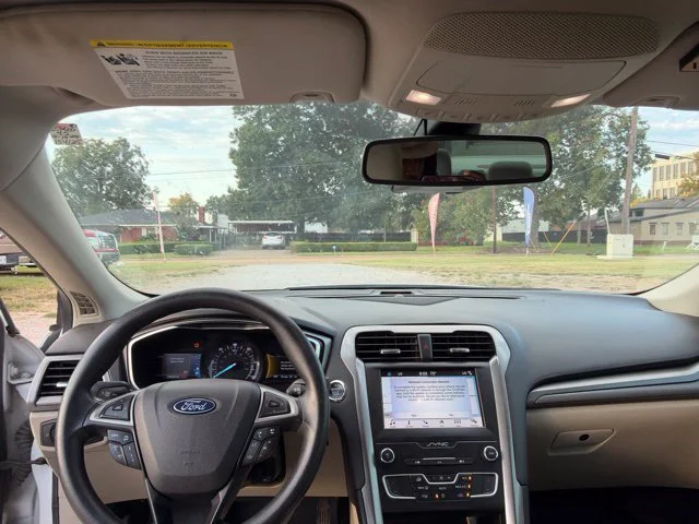 Used 2019 Oxford White Ford SE image 23